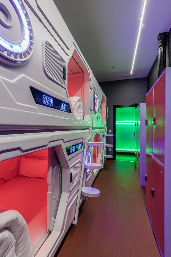 Art Seven Hostel Capsules 马德里 外观 照片