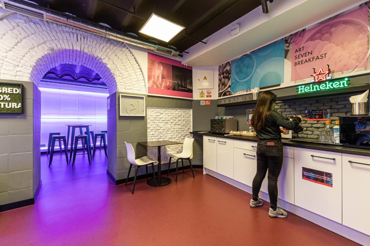 Art Seven Hostel Capsules 马德里 外观 照片