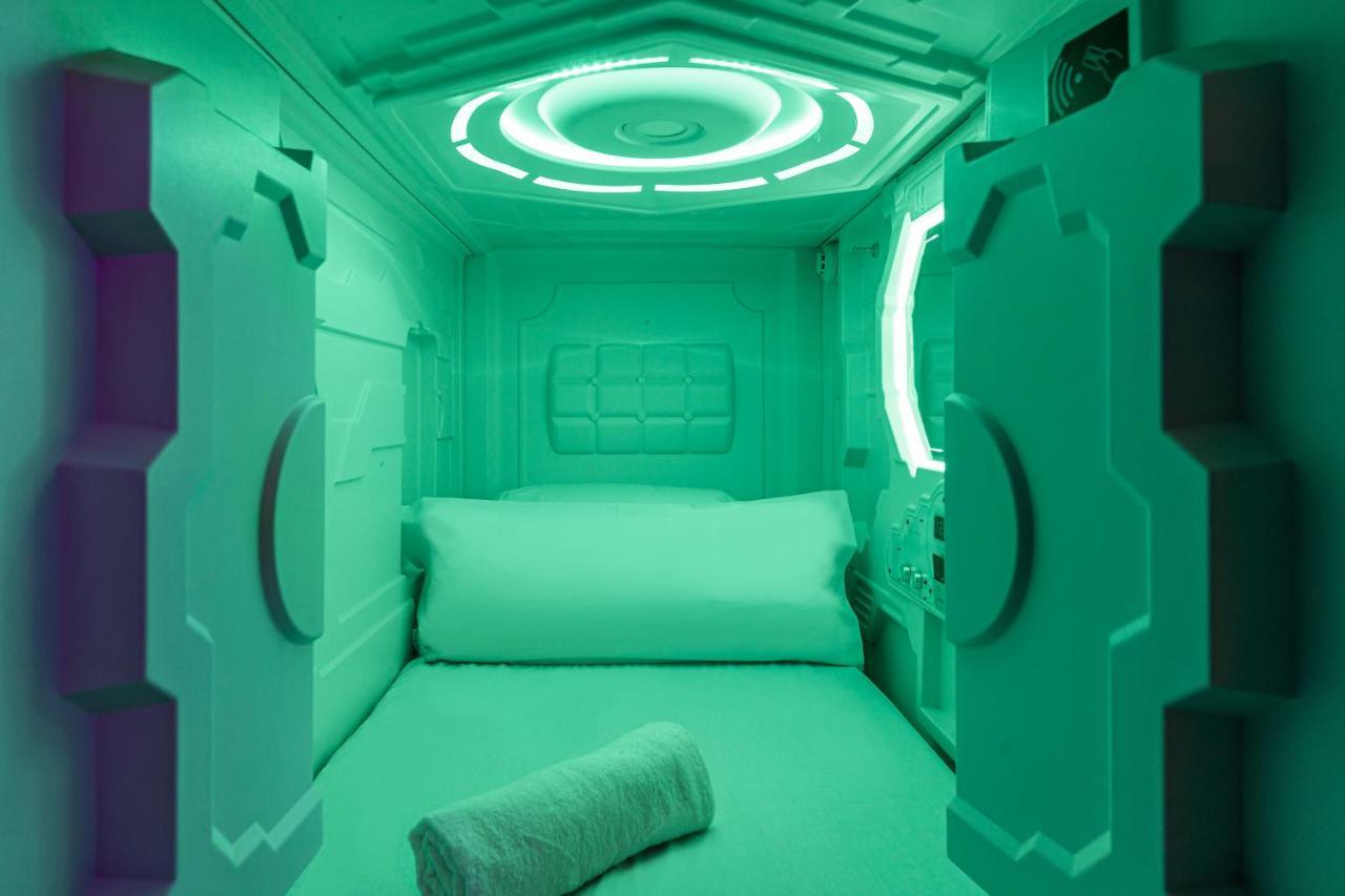 Art Seven Hostel Capsules 马德里 外观 照片