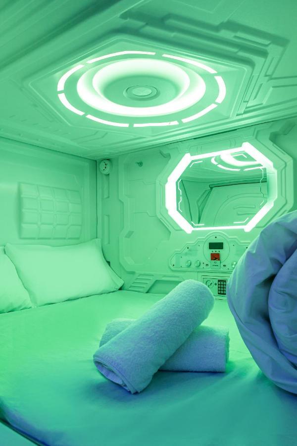 Art Seven Hostel Capsules 马德里 外观 照片